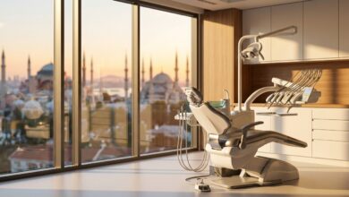 A photorealistic image of an empty, modern dental treatment room featuring a high-tech chair, with a large window in the background showing a beautifully blurred, panoramic view of the Istanbul skyline at sunset.